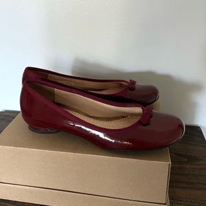 Ballerina’s in deep red burgundy leather with a lovely bow tie